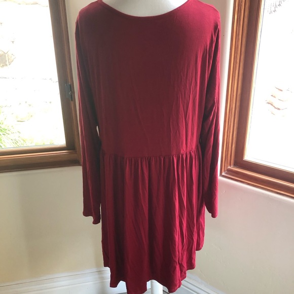 Torrid Plus Size 2 Burgundy Hi/Lo Top-NWT - Picture 3 of 6